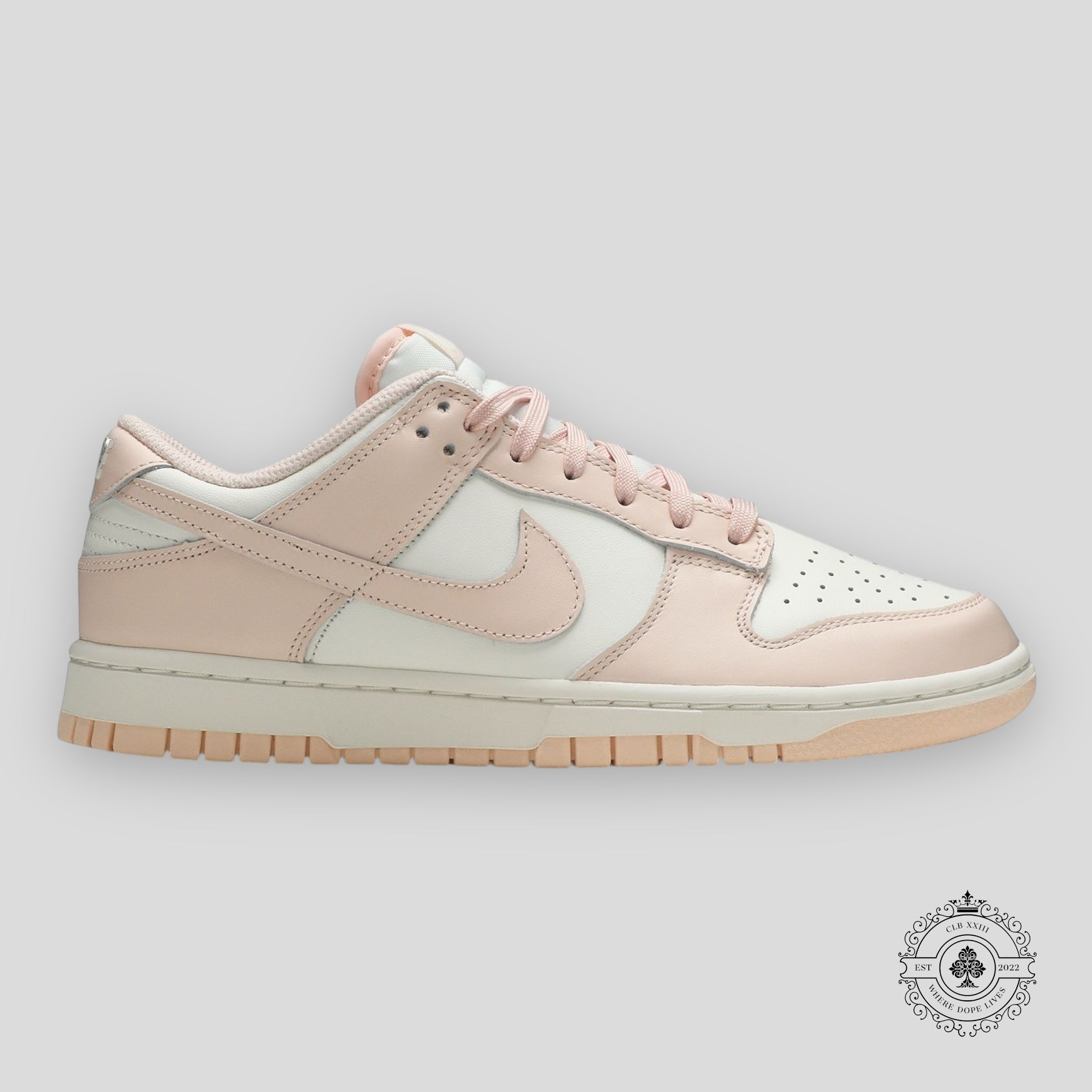 Nike Dunk Low W in Orange Pearl